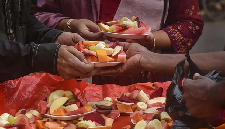 foods to avoid in monsoon,monsoon food poisoning prevention,monsoon food safety tips,avoid food poisoning in monsoon,risky monsoon foods,monsoon diet precautions,unsafe foods in rainy season,food poisoning in monsoon