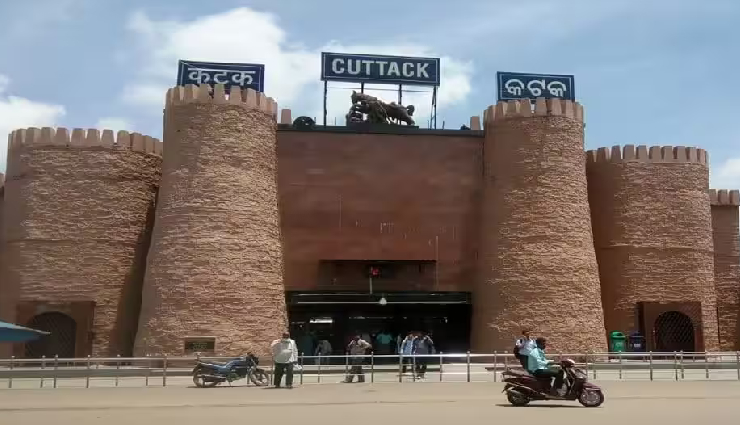 scenic railway stations in india,beautiful indian railway stations,aesthetic train stations to visit,architectural gems of indian railways,iconic railway stations in south asia,unique train station designs,historical railway stations in india,cultural significance of indian railway architecture,unesco heritage railway stations,picturesque train stations in different states