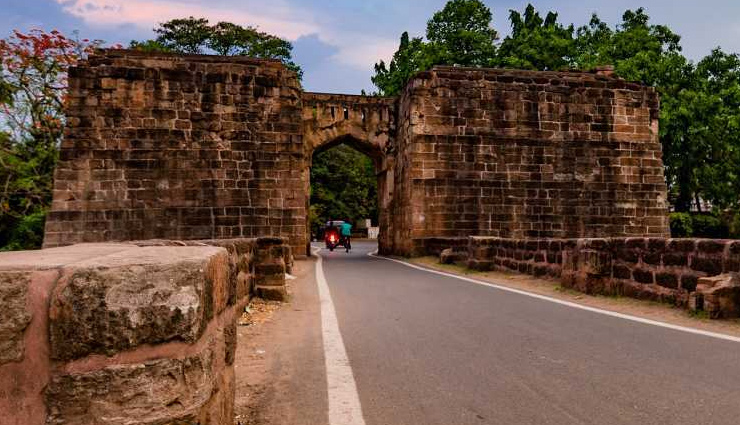 what are the top places to visit in odisha,what is very famous in odisha,how many tourist places are there in odisha,which places are open for tourism in odisha,which is the beautiful city of odisha,what is famous food in orissa,what is the best time to visit odisha,is odisha cold or hot,travel,holidays,orissa travels