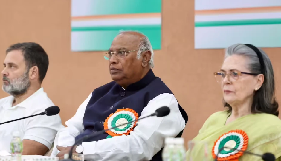 बिहार चुनाव में हार के बाद कांग्रेस का बड़ा मंथन, दिल्ली में CWC की पहली बैठक; आगे की राह पर होगा फैसला