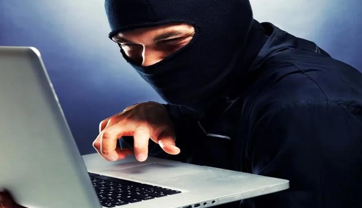 थाईलैंड : लीक हुई राजा की प्रेमिका की सैकड़ों नग्न तस्वीरें, हो सकता है इसके पीछे रानी का हाथ