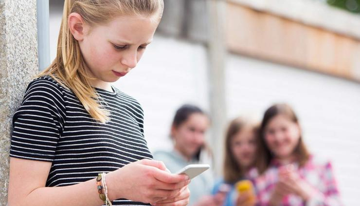 avoid cyberbullying,tips to avoid cyberbullying,what is cyberbullying,mates and me,relationship tips