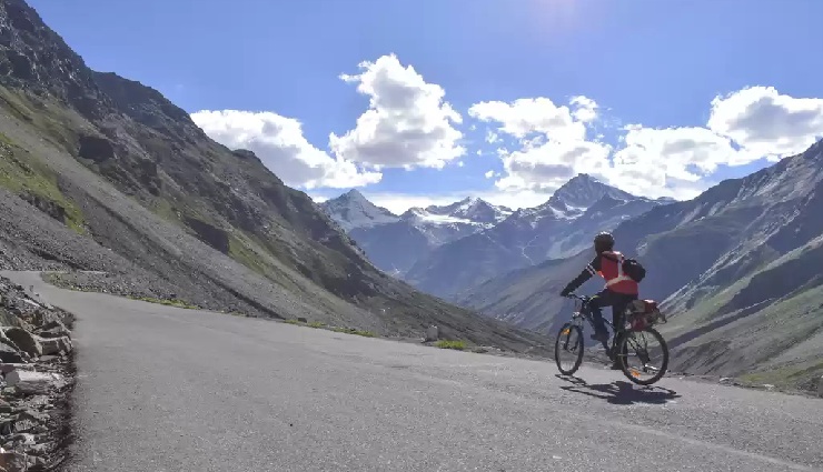 leh ladakh travel guide,best time to visit leh ladakh,must-do activities in ladakh,land of high passes,leh ladakh adventure,top things to do in ladakh,leh ladakh travel tips,visiting leh ladakh,ladakh tourism,ladakh attractions,ladakh sightseeing,ladakh valleys,high-altitude passes in ladakh