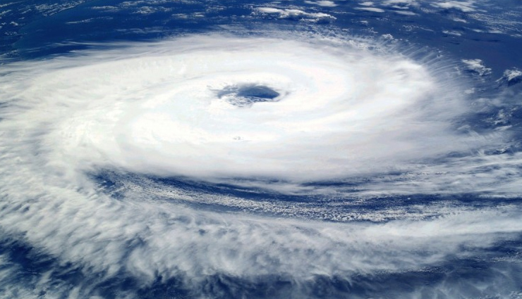 IMD issues cyclone warnings for Maharashtra, Gujarat
