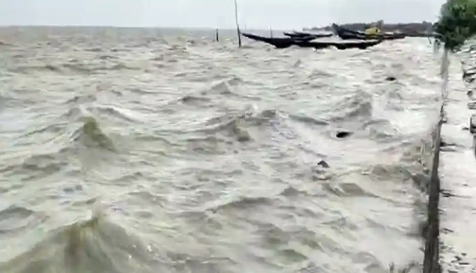 चक्रवात अर्नब का खतरा बढ़ा, 28 अक्टूबर को आंध्र प्रदेश में लैंडफॉल का अनुमान; 140 किमी की हवाओं का अलर्ट