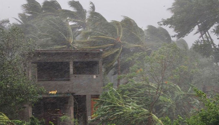 यूपी, बिहार समेत इन राज्यों में कहर बरपा सकता है 'फानी', ओडिश में 200 km/hr की रफ्तार से चल रही है हवाएं, भारी बारिश