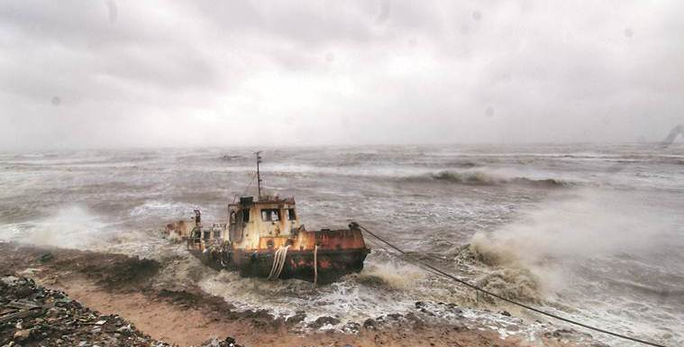 cyclone vayu,gujarat coast,heavy rains,gujarat,news