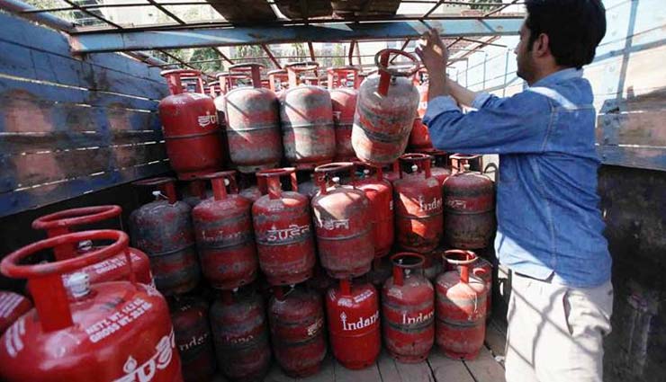 महंगाई की मार, महीने में दूसरी बार बढ़ाए गए LPG सिलेंडर के दाम, यह है नई कीमत
