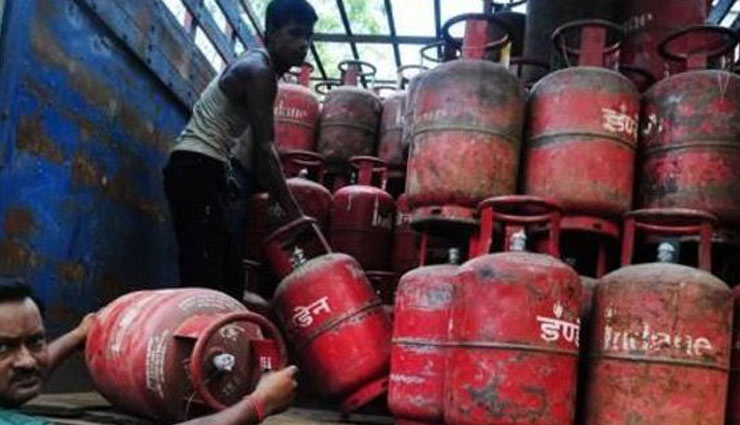 lpg cylinder price hiked,lpg cylinder price,new delhi assembly election,new delhi,news