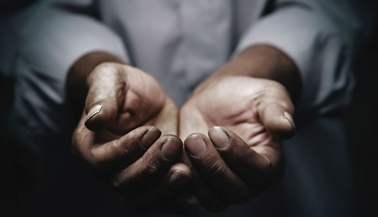 राशी अनुसार जाने किस व्यक्ति को क्या चीज दान नहीं करनी चाहिए