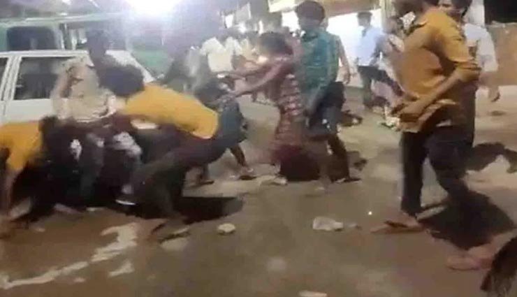 कानपुर : बीच सड़क पर देखने को मिला दबंगों का तांडव, दो युवकों की पिटाई में 35 पर एफआईआर दर्ज