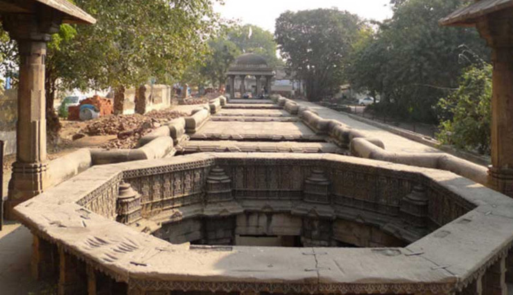 10 historical sites near ahmedabad,historical places near ahmedabad,sabarmati ashram,jami masjid ahmedabad,bhadra fort ahmedabad,adalaj ni vav,sarkhej roza,rani no hajiro,teen darwaza ahmedabad,hutheesing jain temple,sidi saiyyed mosque,dada harir vav,historical landmarks near ahmedabad,ahmedabad heritage sites,places to visit near ahmedabad,ahmedabad historical tours