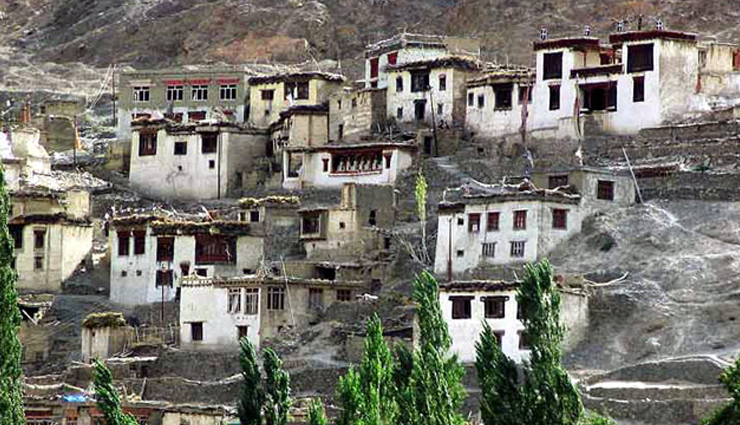 hill stations in jammu and kashmir,beautiful hill stations in india,best places to visit in jammu and kashmir,scenic destinations in the himalayas,adventure travel in jammu and kashmir,cultural immersion in kashmiri villages,outdoor activities in the himalayan region,serene retreats in jammu and kashmir,offbeat destinations in india,nature photography in jammu and kashmir