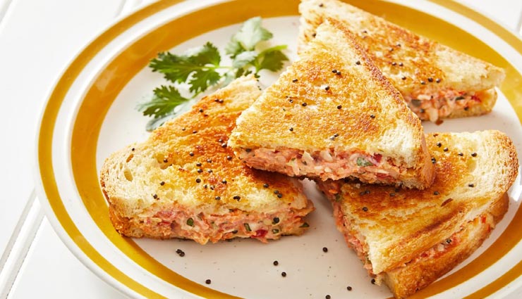 रखते हैं कुछ नया खाने की चाहत, आज ही घर पर बनाएं दही सैंडविच #Recipe