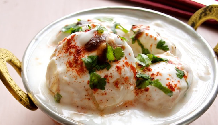 dahi vada recipe,indian lentil dumplings,yogurt-soaked snack,savory indian appetizer,homemade dahi vada,authentic indian street food,tangy chutney topping,spiced yogurt dumplings,easy dahi vada preparation,refreshing summer snack