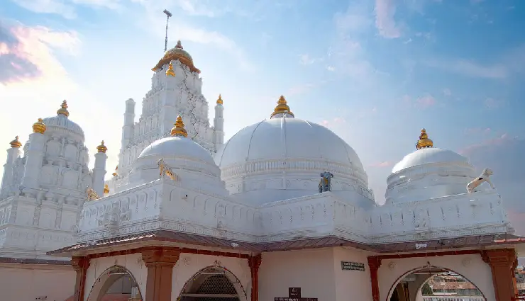 gujarat temples,dwarkadhish temple,somnath jyotirlinga,ambaji temple,nageshwar jyotirlinga,gujarat pilgrimage sites,hindu temples in gujarat,gujarat travel guide,spiritual tourism gujarat,temple architecture gujarat,lord krishna temples,gujarat tourist attractions,cultural heritage gujarat,sacred sites in india,gujarat temple tour