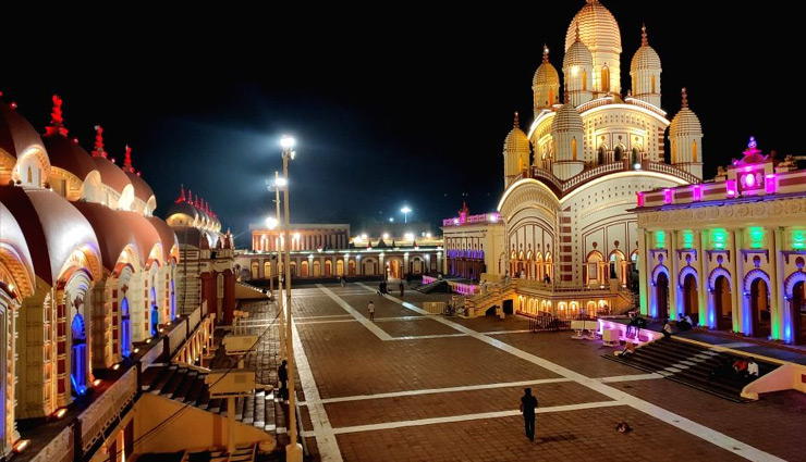 navratri 2024 dakshineswar kali temple,history of dakshineswar kali temple kolkata,rani rashmoni dakshineswar temple,british era temples in kolkata,significance of dakshineswar kali temple,kali puja at dakshineswar during navratri,ramakrishna at dakshineswar kali temple,installation of ma kali at dakshineswar,dakshineswar kali temple history,pilgrimage to dakshineswar kali temple