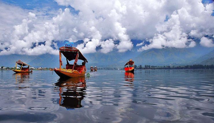 lakes,world beautiful lakes,dal lake,shangrila lake,five flower lake,matheson lake,plitvice lake