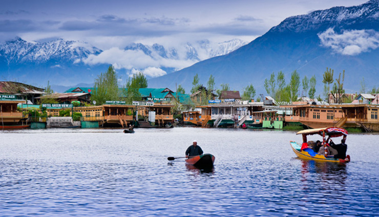 most beautiful lakes in india,lakes in india,famous lakes in india,wular lake,lake pichola,dal lake,lonar lake,loktak lake