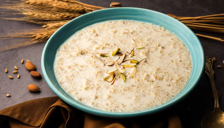 सुबह के नाश्ते में दलिया खाने से शरीर पर पड़ता है ये असर, फायदे जानकर आप भी डाइट में करेंगे शामिल