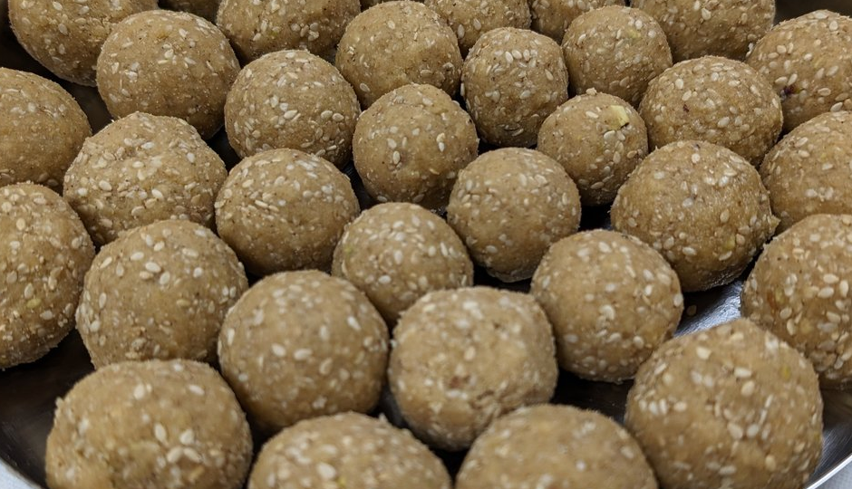 दलिया लड्डू : टेस्टी और हेल्दी मीठा खाने का कर रहा है मन तो घर पर ही तैयार कर लें यह शानदार डिश #Recipe daliya laddu,daliya laddu healthy,daliya laddu tasty,daliya laddu ingredients,daliya laddu recipe,daliya laddu sweet dish,daliya laddu digestive