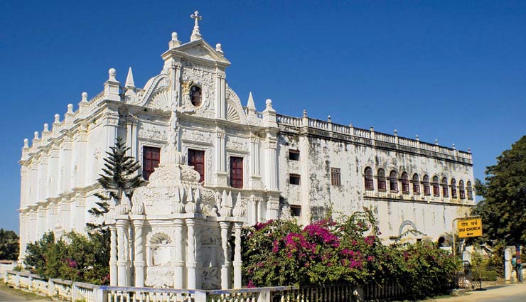 daman and diu,places to visit in daman and diu,tourist spots in daman and diu,chakratirth beach,st pauls church,diu fort,naida caves,mirasol lake garden