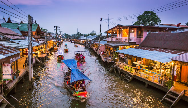 best shopping in bangkok,emquartier shopping mall,siam square,asiatique the riverfront,damnoen saduak floating market,chatuchak weekend market,mbk center,patpong night market,union mall,victory monument market,platinum mall bangkok