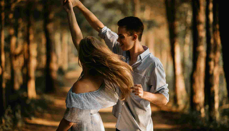 classic romantic gestures,old-school love expressions,timeless romantic acts,forgotten romantic traditions,vintage love gestures,romantic gestures from the past,chivalrous acts of love,traditional romantic gestures,nostalgic romantic practices,vintage love gestures revived