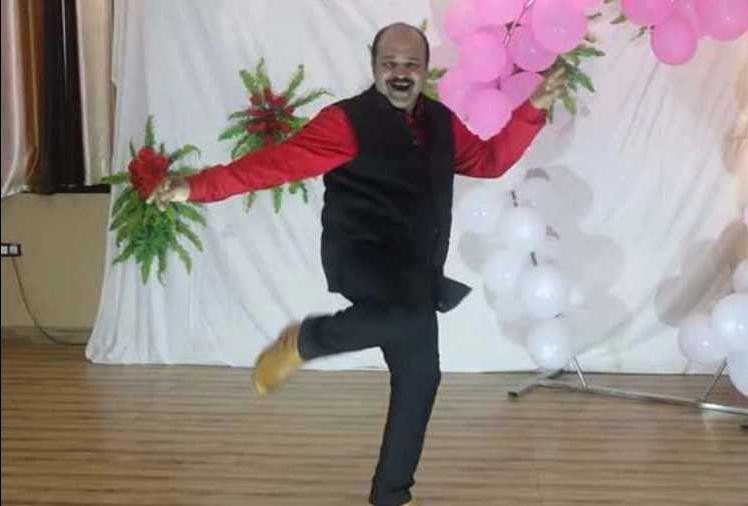 एक बार फिर लौटे डांसिंग अंकल, मिथुन दा के 'जूली-जूली' पर दिखाए जबरदस्त डांस मूव्स, देखे वीडियो dancing uncle,dabbu uncle,viral video,dance video