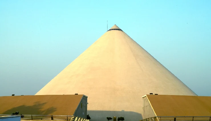 gandhi circuit gujarat,mahatma gandhi tourism,sabarmati ashram visit,dandi march history,gandhi museums,gujarat freedom struggle,gandhi heritage sites,bapu ashrams,historic landmarks gujarat,gandhi legacy tour