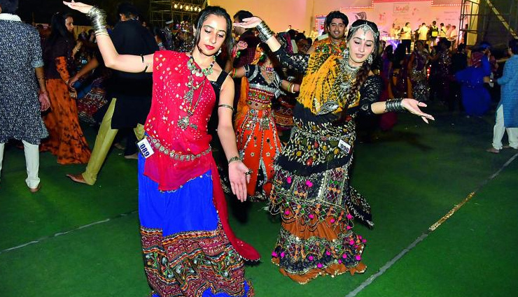 navratri special,why women are crazy about dandiya,craze for dandiya,navratri special,navratri special 2017