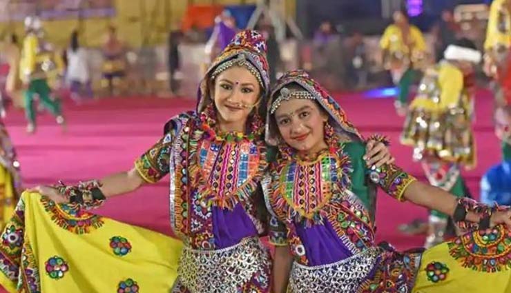 Navratri 2019: डांडिया नाईट में रोज़ नया लुक पाने के लिए अपनाए ये फैशन टिप्स dandiya,garba,dandiya nights,navratri 2019,fashion tips,navratri fashion tips,simple fashion tips