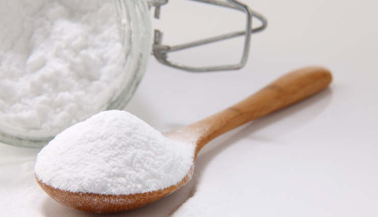 baking soda,aspirin,yoghurt,fullers earth,Lemon,apple cider vinegar,aloe vera,tea tree oil,organic coconut oil,neem,effective home remedies to treat dandruff,dandruff tips,home remedies,Health tips,fitness tips