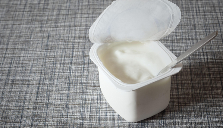 baking soda,aspirin,yoghurt,fullers earth,Lemon,apple cider vinegar,aloe vera,tea tree oil,organic coconut oil,neem,effective home remedies to treat dandruff,dandruff tips,home remedies,Health tips,fitness tips