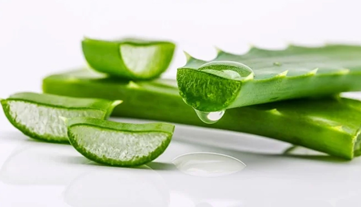 baking soda,aspirin,yoghurt,fullers earth,Lemon,apple cider vinegar,aloe vera,tea tree oil,organic coconut oil,neem,effective home remedies to treat dandruff,dandruff tips,home remedies,Health tips,fitness tips