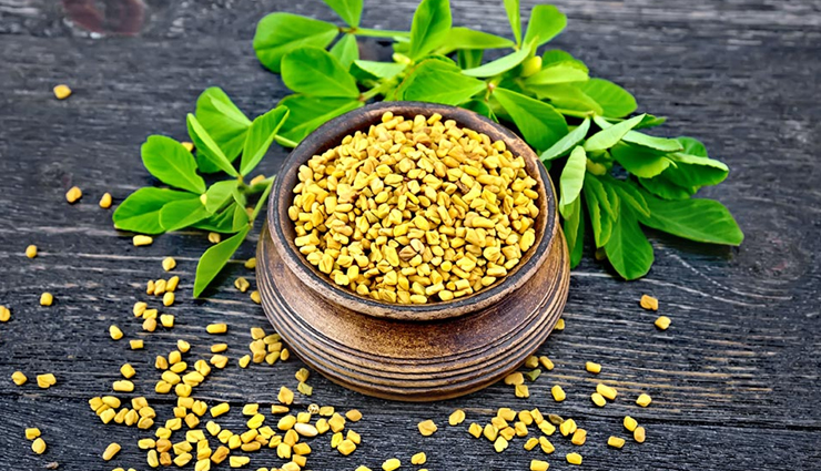 baking soda,aspirin,yoghurt,fullers earth,Lemon,apple cider vinegar,aloe vera,tea tree oil,organic coconut oil,neem,effective home remedies to treat dandruff,dandruff tips,home remedies,Health tips,fitness tips