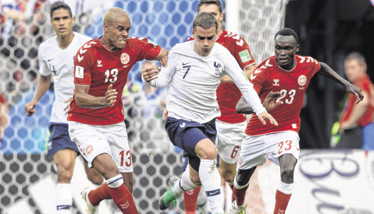 FIFA 2018- French kiss for danes