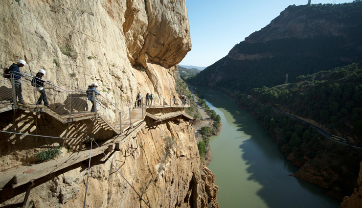the maze,utah,drakensberg traverse,south africa,angels landing,el caminito del ray,spain,mount huashan,china,dangerous hiking trails in the world,hiking trails