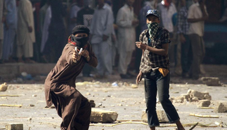 holiday destinations,holiday destinations  that can kill you,dangerous holiday destinations,iraq,zimbabwe,south africa,pakistan,mount everest