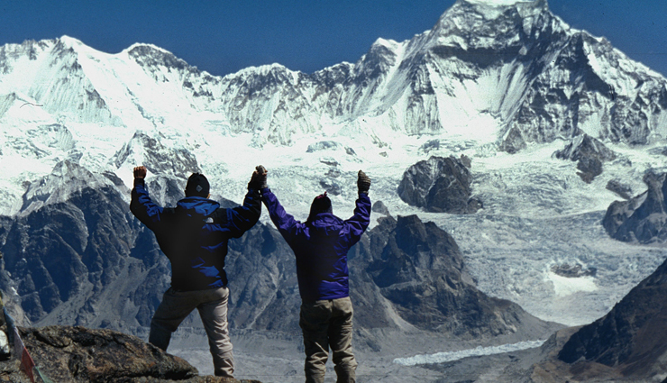 holiday destinations,holiday destinations  that can kill you,dangerous holiday destinations,iraq,zimbabwe,south africa,pakistan,mount everest