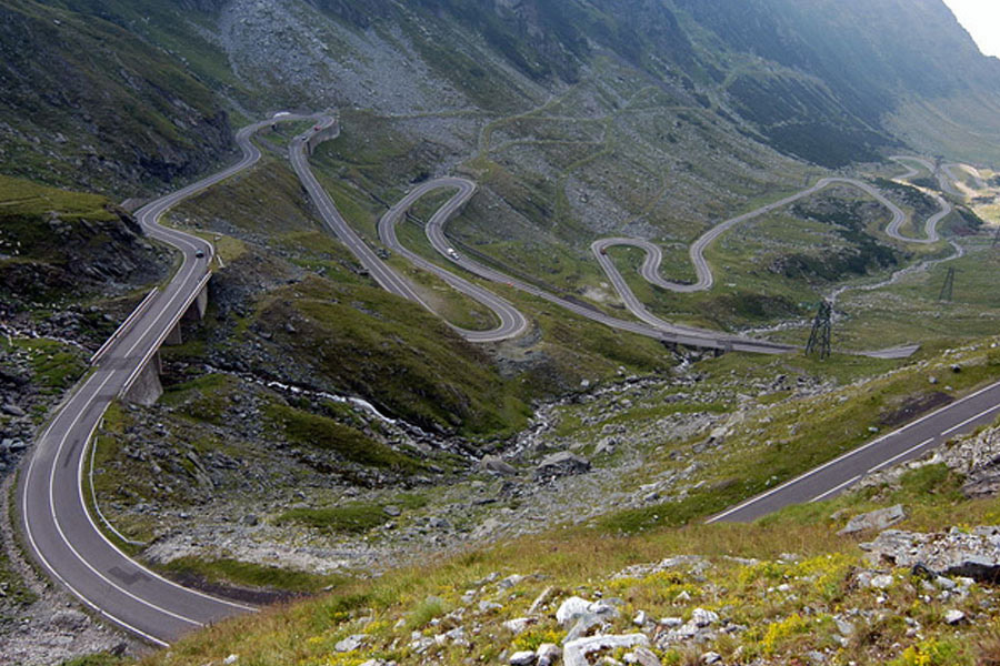most dangerous roads,dangerous roads around the world,risky roads in the world,bayburt of yolu d915,turkey,trampolín del diablo,colombia,piste de jaffar,morocco,keylong kishtwar road,india,pasubio,italy