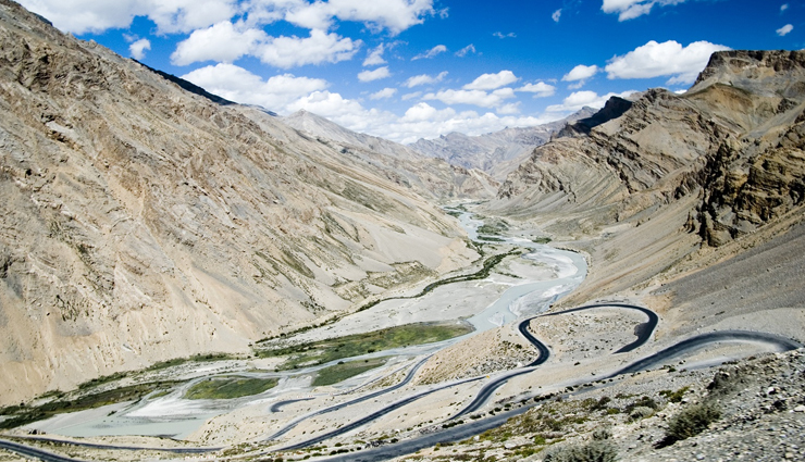 dangerous roads to travel in india,dangerous roads,india,gata loops,kolli hill road,3-level zigzag road,national highway 22,zoji la pass,sangla road,kishtwar roadbum la pass,rohtang pass,leh-manali highway