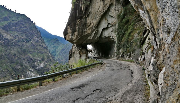 dangerous roads to travel in india,dangerous roads,india,gata loops,kolli hill road,3-level zigzag road,national highway 22,zoji la pass,sangla road,kishtwar roadbum la pass,rohtang pass,leh-manali highway