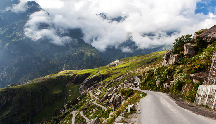 dangerous roads to travel in india,dangerous roads,india,gata loops,kolli hill road,3-level zigzag road,national highway 22,zoji la pass,sangla road,kishtwar roadbum la pass,rohtang pass,leh-manali highway