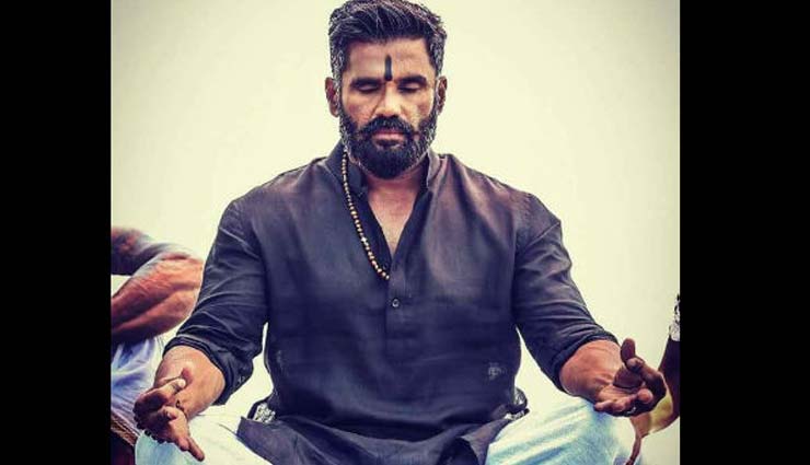 sunil shetty,rajinikanth,villain,darbar,businessman,source,ar murugadoss,mumbai,Shah Rukh Khan,sudeep,mohanlal,kannada,Akshay Kumar,paresh rawal,priyadarshan