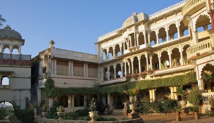 not to miss attractions in jamnagar,top places jamnagar,jamnagar tourism,lakhota lake,marine national park,bala hanuman temple,pratap vilas palace,khijadiya bird sanctuary,pirotan island,darbargadh palace,ratan bai masjid,willingdon crescent,bohra hajira,jamnagar travel guide,things to do in jamnagar,best places in jamnagar