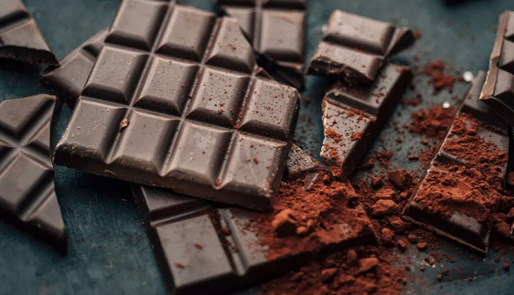 heart,heart healthy,foods for healthy heart,green leafy vegetables,citrus foods,whole grains,Nuts,seeds,fatty fish and fish oil,dark chocolate,garlic,Health,Health tips