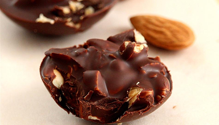 healthy snack,healthy snacks,healthy food,mixed dry fruits,fruits,hard-boiled eggs,a piece of cheese,plain yogurt with mixed berries,mixed seeds,unsalted soybeans,mixed green vegetables,dark chocolate with almonds,baked apple chips,sweet potato chips,protein shakes,cucumber with hummus,cucumber with hummus,bliss balls,banana muffins,granola bars,Health,Health tips