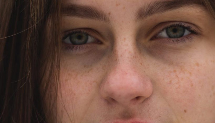 under eye cream,eye care,simple eye care tips,puffiness,puffy eyes,dark circles,skin care,beauty,beauty care tips,fine lines