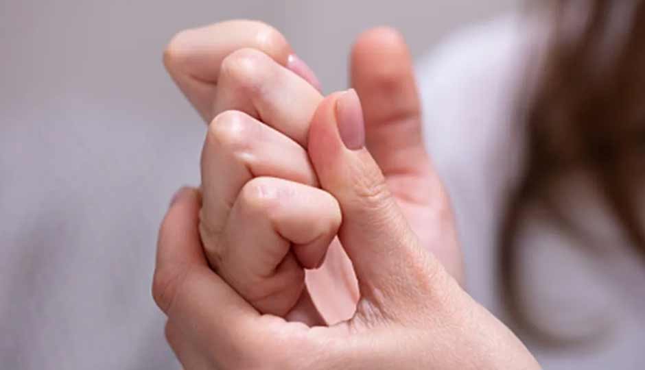 10 Effective Home Remedies To Treat Dark Knuckles